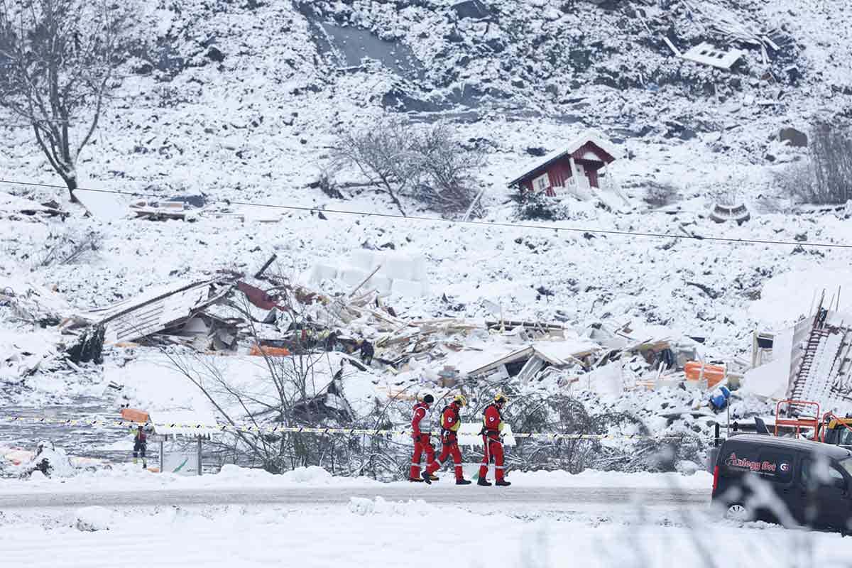 Rescatistas noruegos no esperan hallar sobrevivientes de la avalancha de tierra que dejó 10 muertos