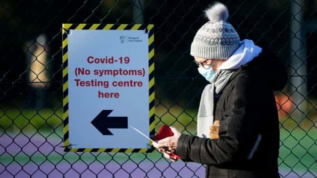 El Reino Unido dice estar en el peor momento de la pandemia y refuerza la vacunación