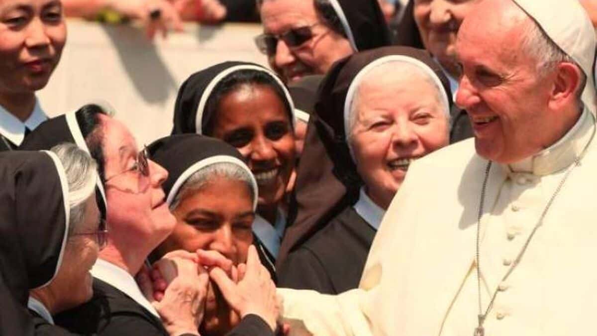 Francisco decretó la apertura a la participación de las mujeres en la Iglesia