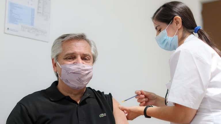 Alberto Fernández se aplicó la vacuna rusa
