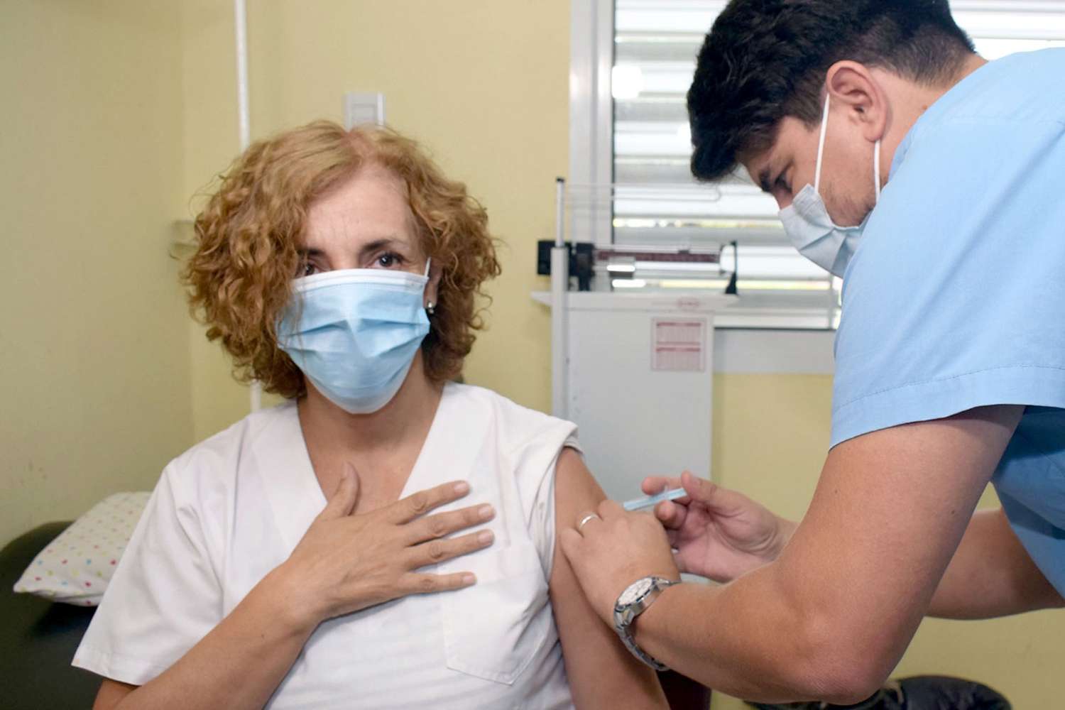 Casi 10.000 agentes de salud fueron inmunizados con el primer componente