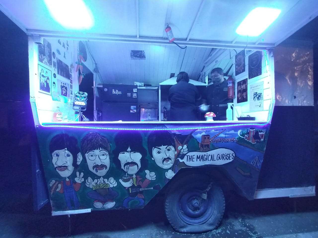 “Magical Mistery Carro” es el  primer carro gastronómico del  país en honor a The Beatles   