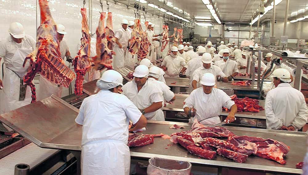 Gremio de la carne y cámaras acordaron una mejora salarial anual total del 38%