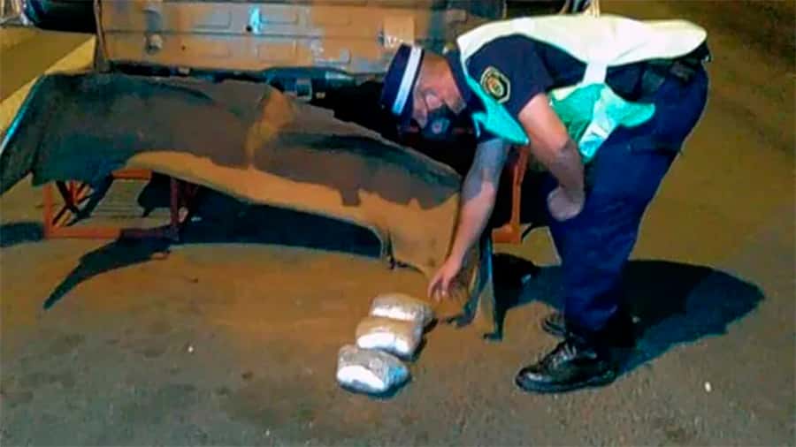 Paso Cerrito: detectaron más de cuatro  kilos de pasta base de cocaína en un auto