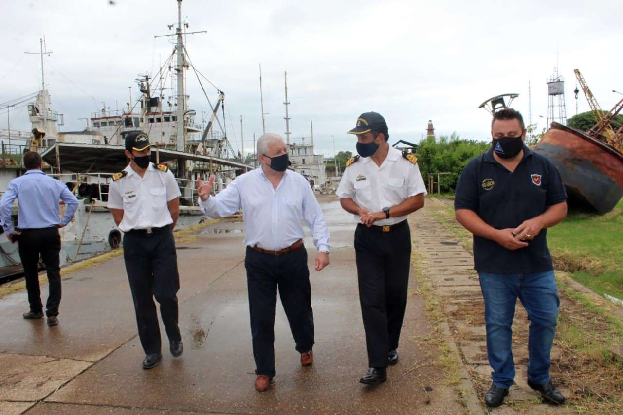 Convenio con CARU: la Armada iniciará mantenimiento  en el balizamiento del río Uruguay