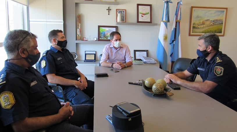 Leonardo Hassell recibió a las máximas autoridades policiales del departamento 