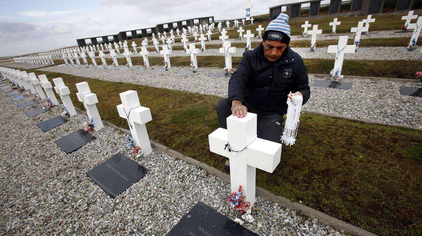 Para familiares de caídos en Malvinas, el acuerdo es un paso que “seguirá trayendo paz"