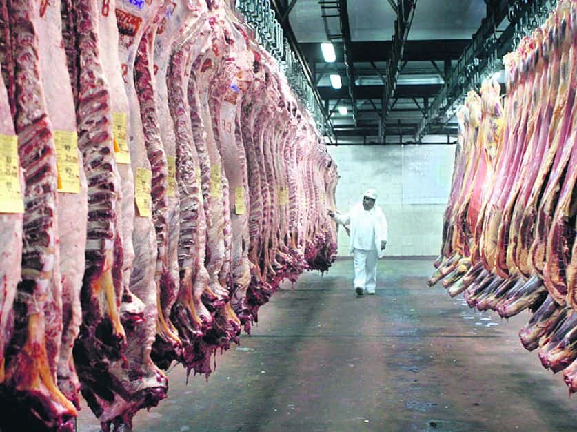 El Gobierno endureció los controles a las  exportaciones de carne, granos y lácteos