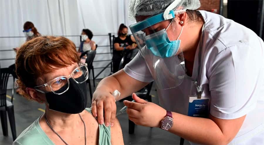 El Ministerio de Salud amplió la lista del grupo  de riesgo para la vacunación contra la Covid-19