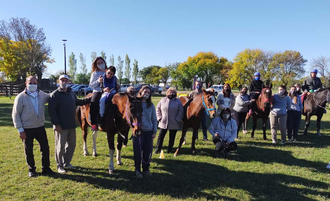La Sociedad Rural donó  un caballo a la Asociación  Civil “El Establo”