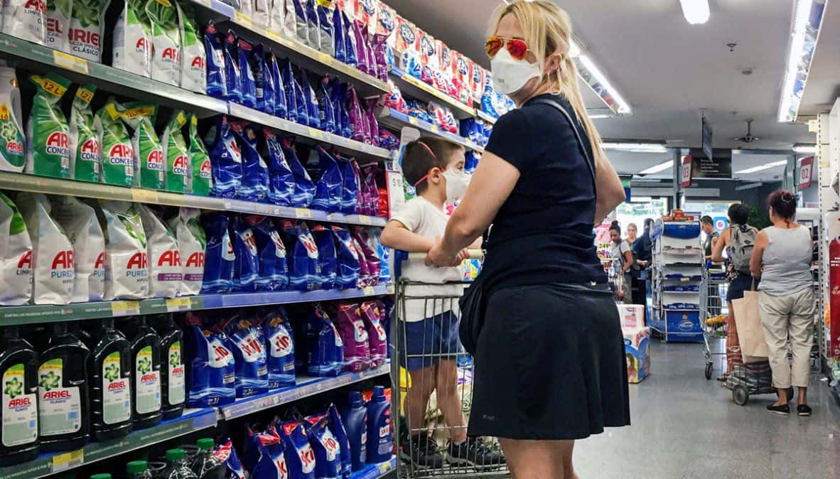 Las ventas en los supermercados bajaron 8,8% durante marzo, informó el INDEC