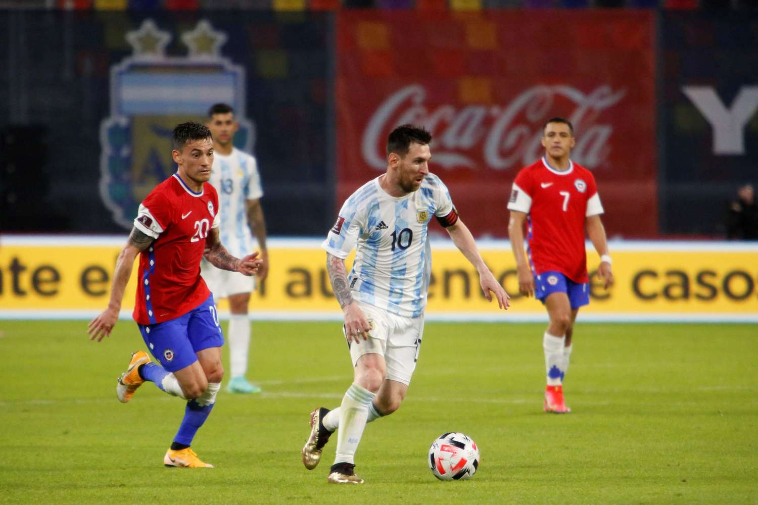 Argentina fue de mayor a menor y se quedó con un tibio empate ante Chile 
