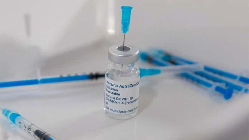 Oxford/AstraZeneca comenzó a probar una vacuna contra la variante Beta del covid