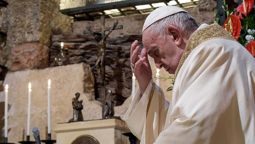  El papa Francisco fue operado con   éxito de su problema en el colon