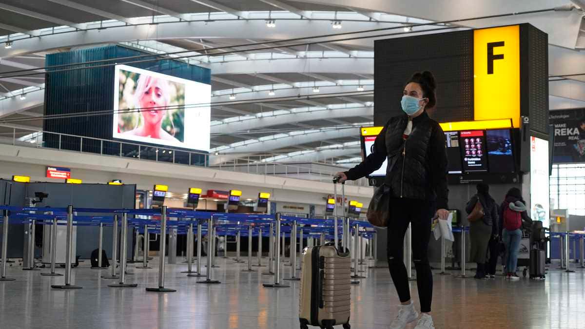EEUU mantiene restricciones para viajes internacionales por  a variante Delta del coronavirus