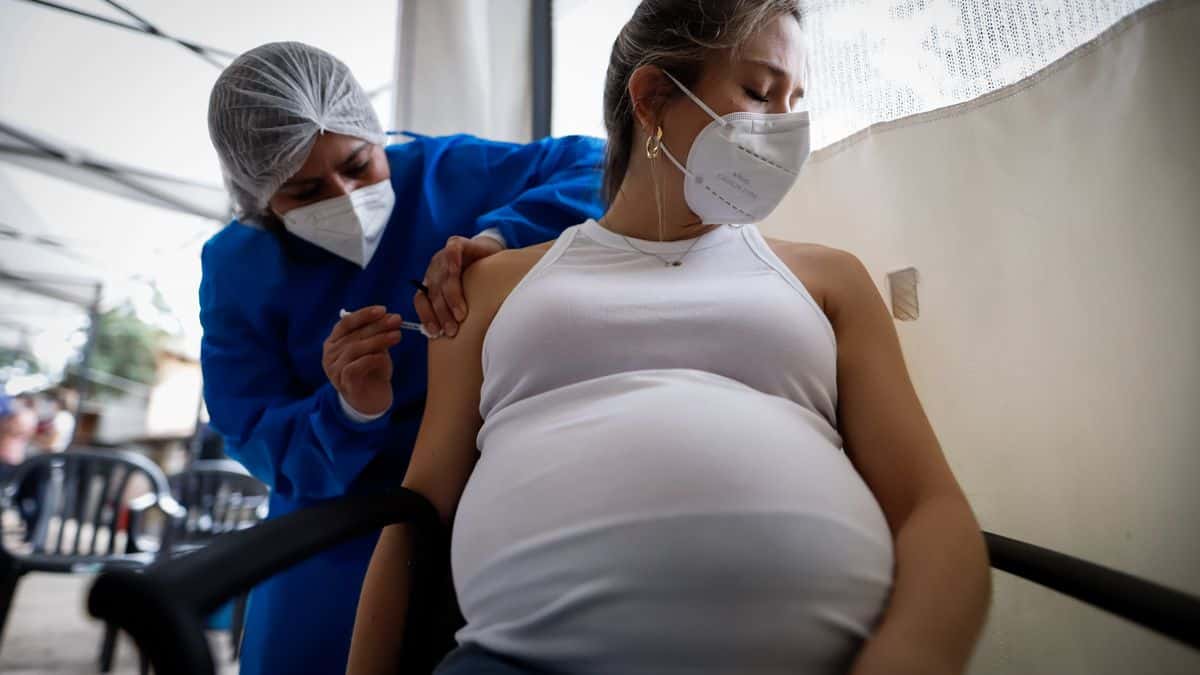 Hallan nueva evidencia y recomiendan la vacunación de embarazadas contra el Covid