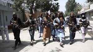 Los talibanes reprimen marchas en varias ciudades afganas donde manifestantes desafían su poder