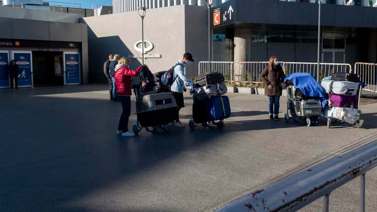  España levanta la cuarentena obligatoria para el ingreso de viajeros argentinos