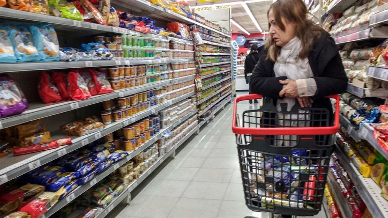Las ventas en los supermercados  crecieron en junio 1% interanual,  informó ayer el Indec