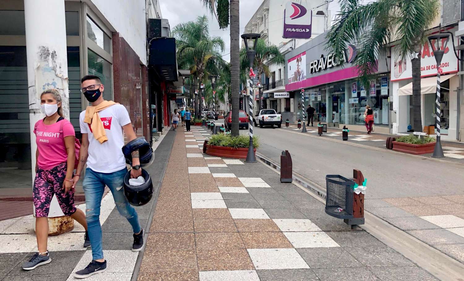 El Centro Comercial impulsa el cierre más tarde  ante una posible “ola” de turistas uruguayos