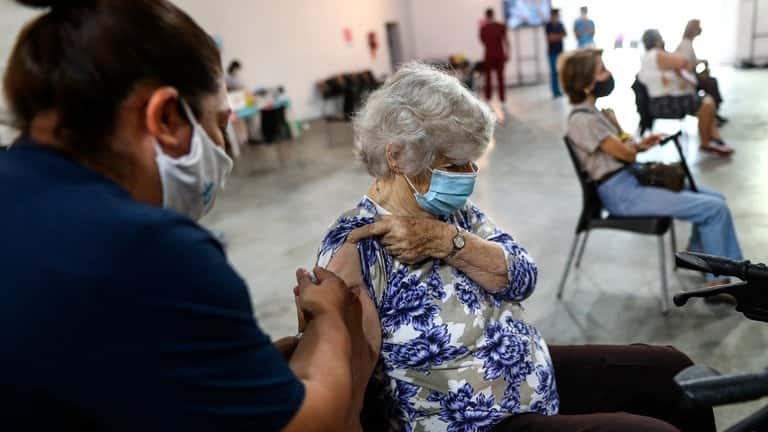 Todavía hay 4,3 millones   de adultos sin vacunar  en la Argentina
