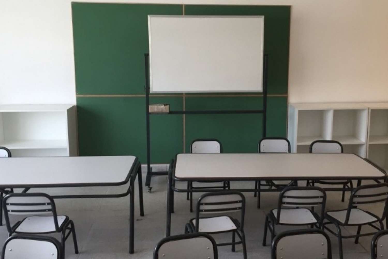 Equiparán con mobiliario a más de 200 escuelas de toda la provincia