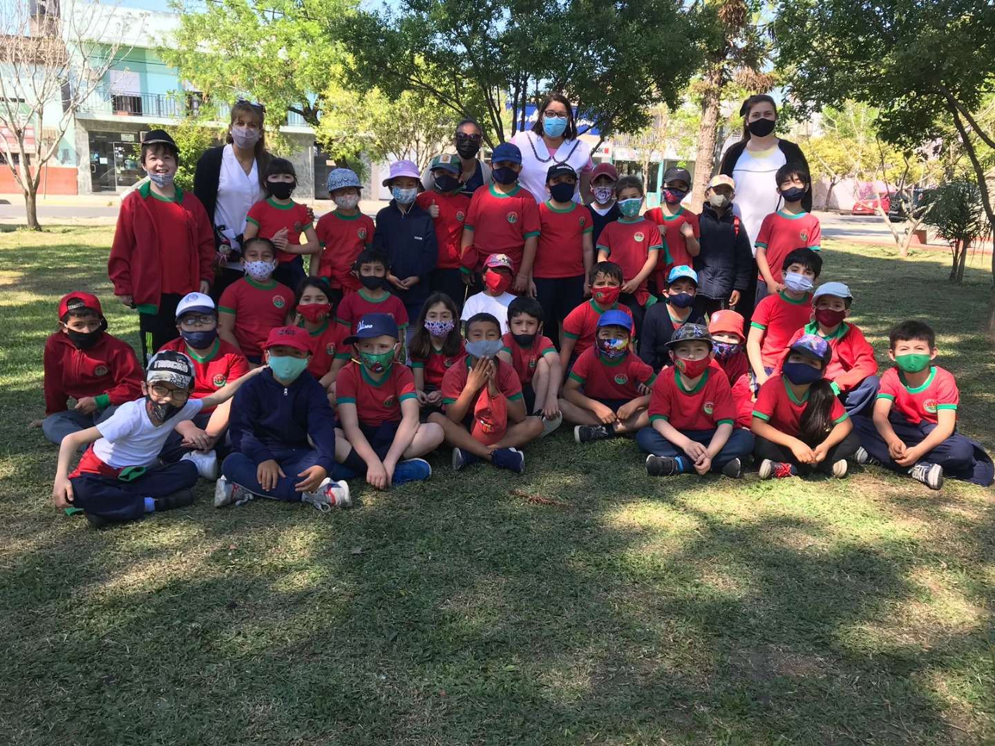 Polinización: Niños de la Escuela Rocamora visitaron plaza Ramírez