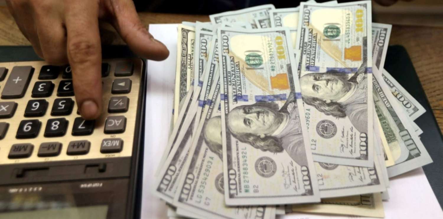 Dólar: la cotización libre alcanzó los 196 pesos, otro récord