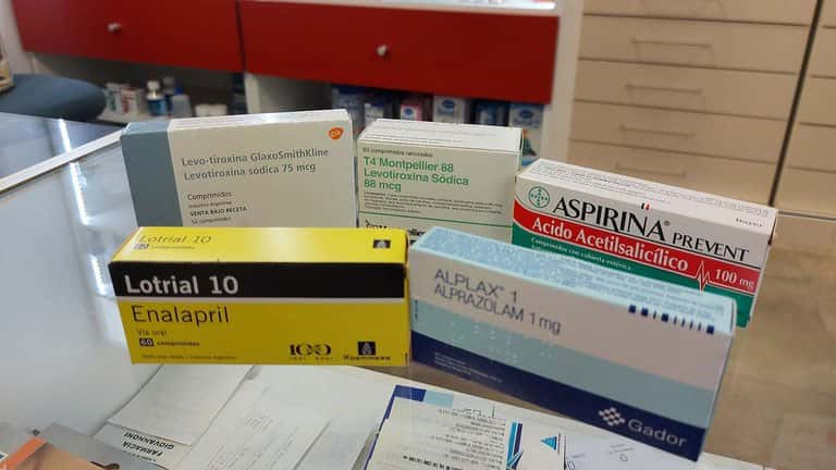 El Gobierno convocó a las farmacéuticas por un posible congelamiento de precios