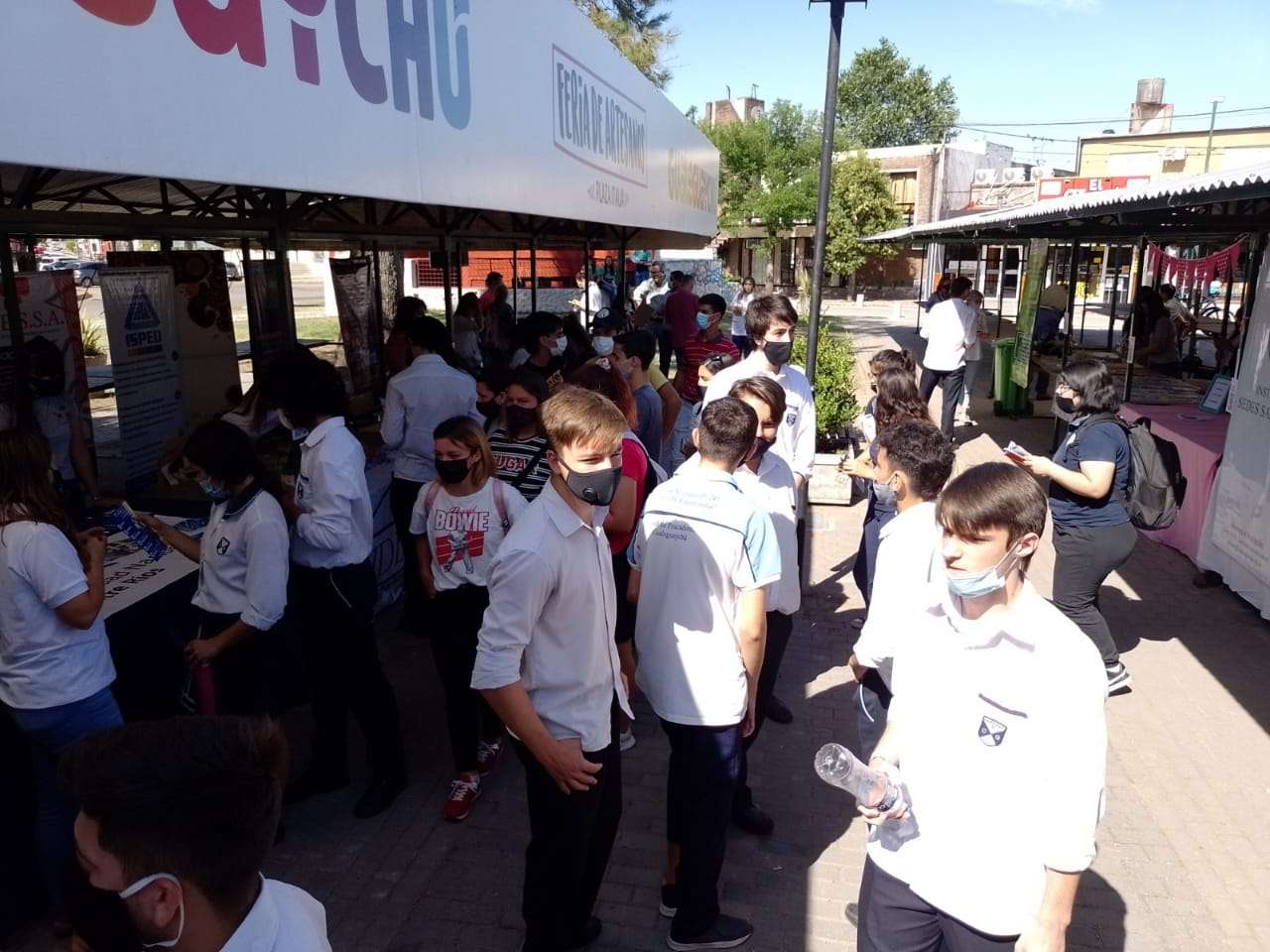 Cientos de jóvenes pasaron  por la Feria de las Carreras