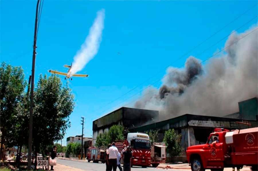 Incendio en el frigorífico Soychú: tras  siete horas se controlaron las llamas