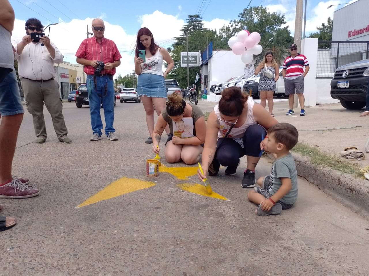 Se pintó una estrella amarilla a Micaela a dos meses del accidente que le costara la vida