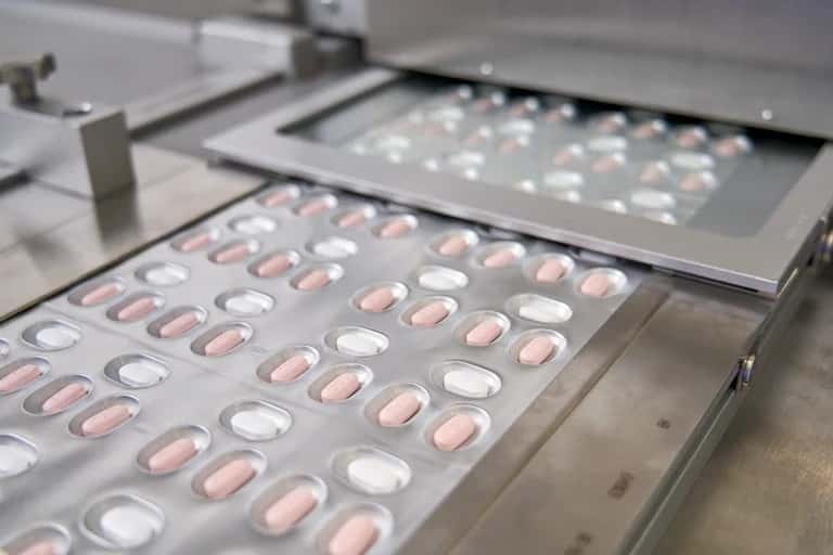 EEUU autorizó la primera píldora contra el COVID-19: es de Pfizer y puede tomarse en casa
