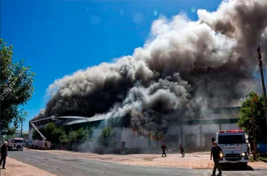 Preguntan por los residuos tóxicos tras  el incendio del frigorífico Soychú