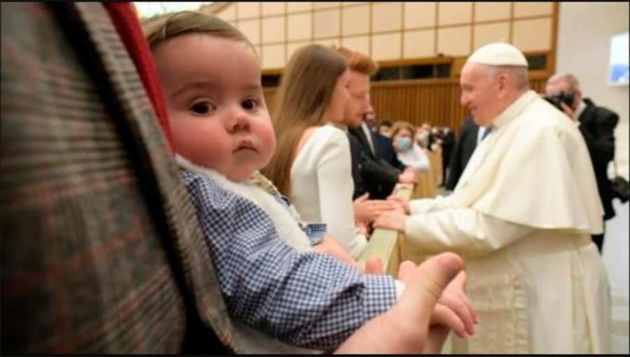 El Papa destacó a la adopción como una “actitud generosa y hermosa”