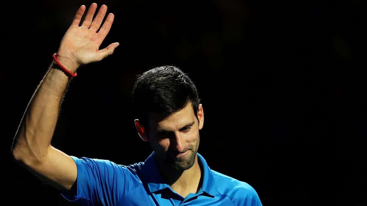 En un escándalo diplomático, Djokovic sigue esperando por la aprobación de su visa en Australia