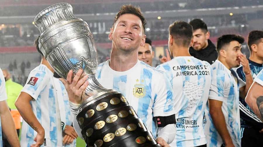 Fútbol: Messi disputará el premio FIFA The Best con el polaco Lewandowski y el egipcio Salah