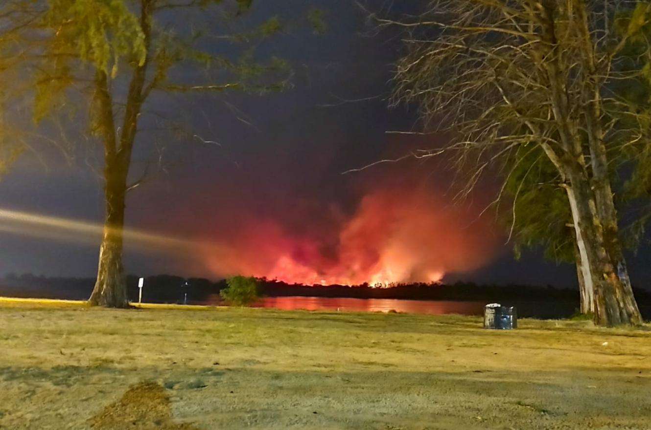 El incendio de la Isla Puente afecta  uno de los inmuebles de José Allende