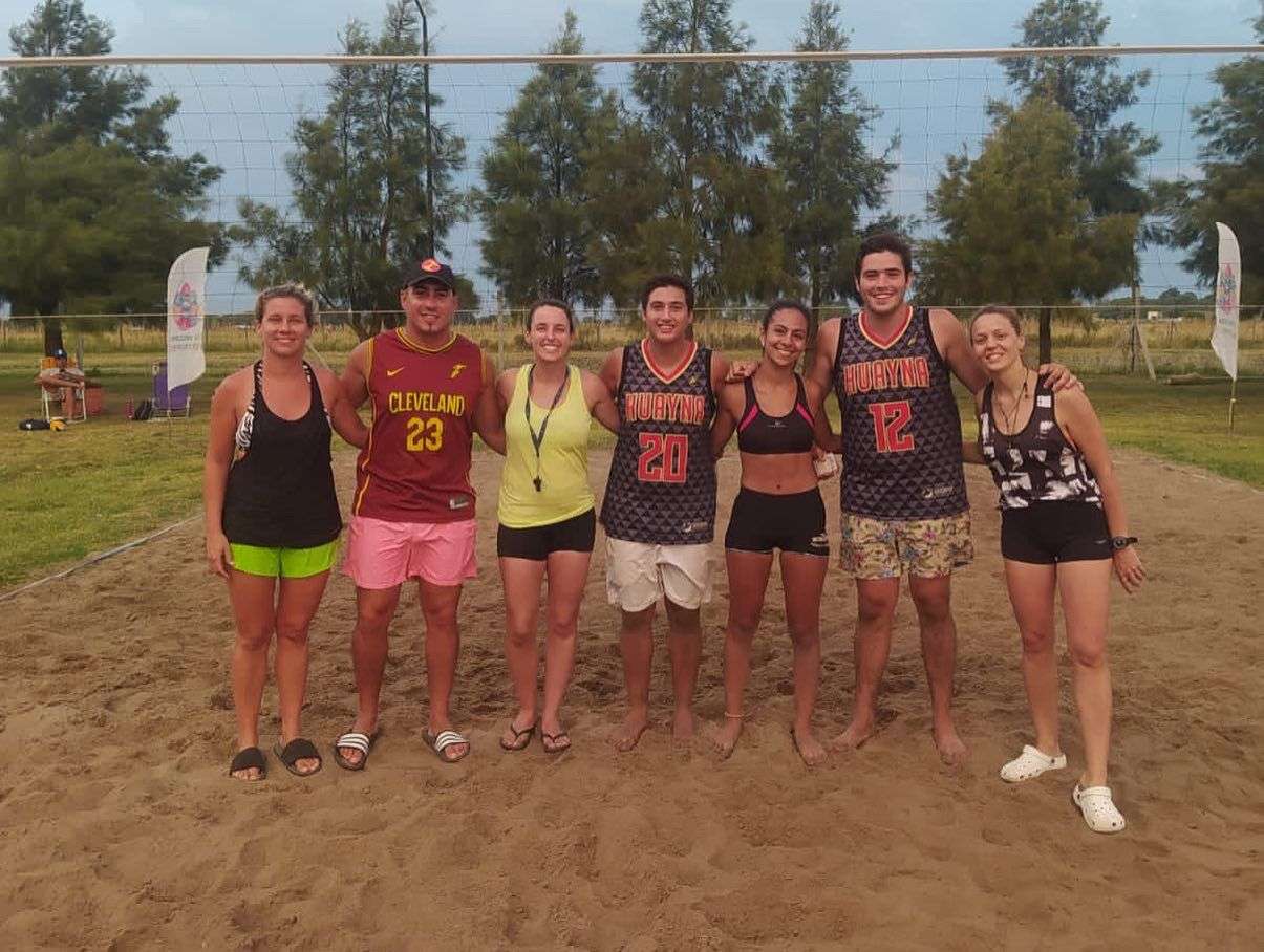 Se jugó un torneo de vóley playa en el Polideportivo de Larroque