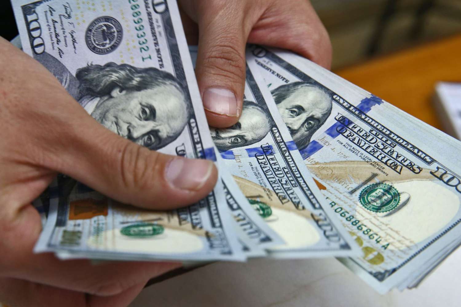 El dólar blue alcanza  un nuevo récord
