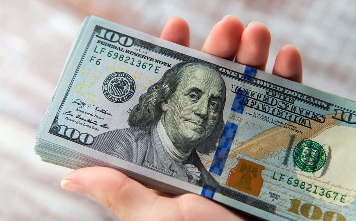 El dólar blue sigue subiendo   y alcanza un nuevo récord: $216