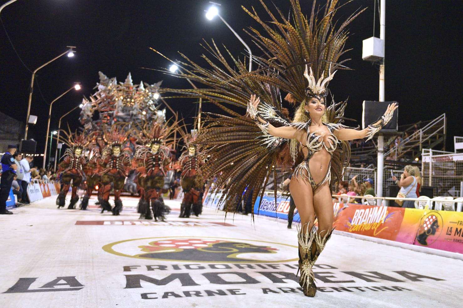 El Carnaval del país vivirá la sexta noche de fiesta y brillo