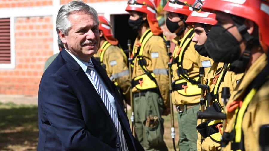 El Presidente recorrió   las áreas afectadas por los   incendios en Corrientes