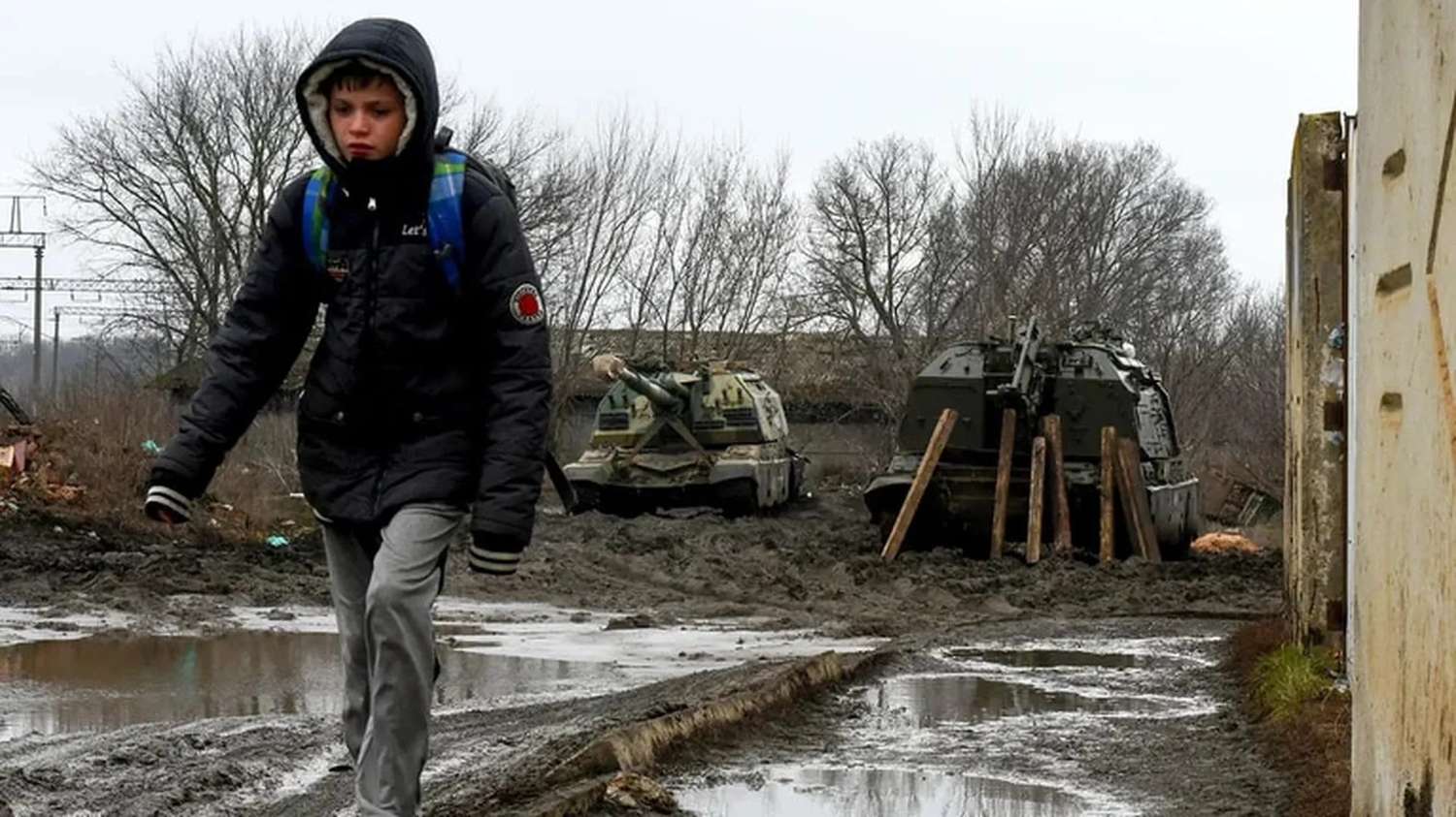 Kiev asediada, suben muertes de civiles y crecen las sanciones, pese a la apertura de negociaciones