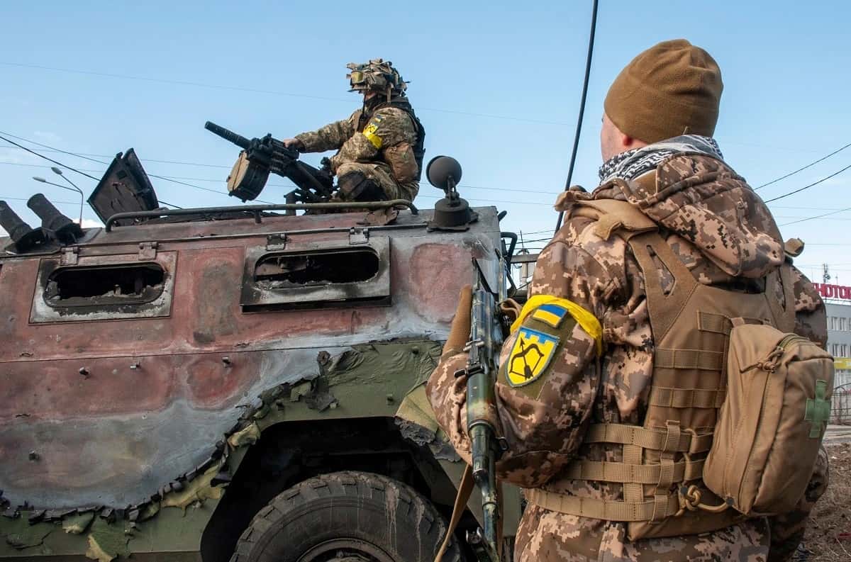 Las fuerzas rusas mantienen el cerco alrededor  de Kiev y avanzan en otras ciudades ucranianas