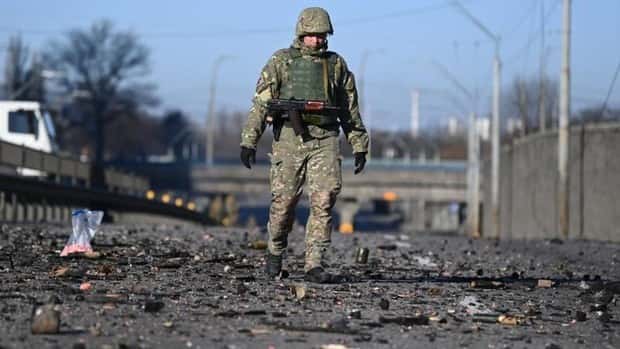 Ucrania rechaza ultimátum ruso sobre Mariupol y resiste los bombardeos