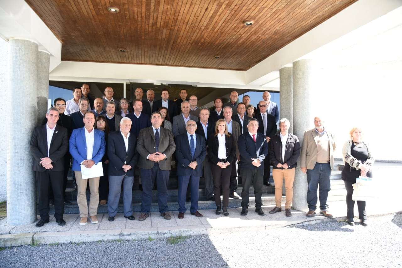 Comité de Cuenca del río Uruguay: Codegu pidió por el aeropuerto local y presentó una oferta universitaria