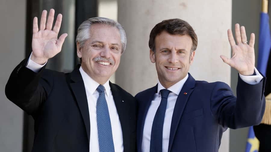 Fernández al reunirse con Macron: "El mundo precisa más proteínas, no más misiles"