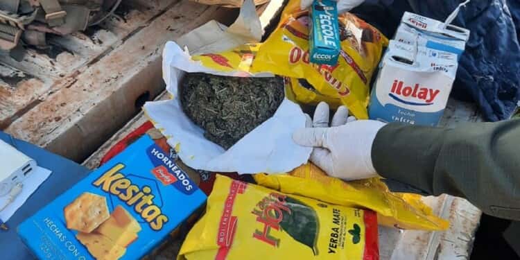 Gendarmería secuestró droga oculta en cajas de yerba y leche