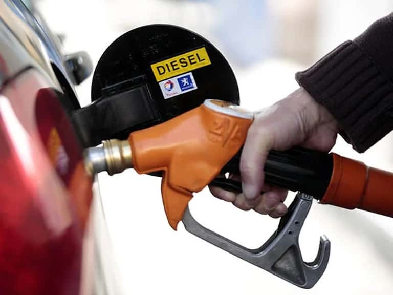 El precio del gasoil sube un 12% en todo el país para tratar de enfrentar su escasez